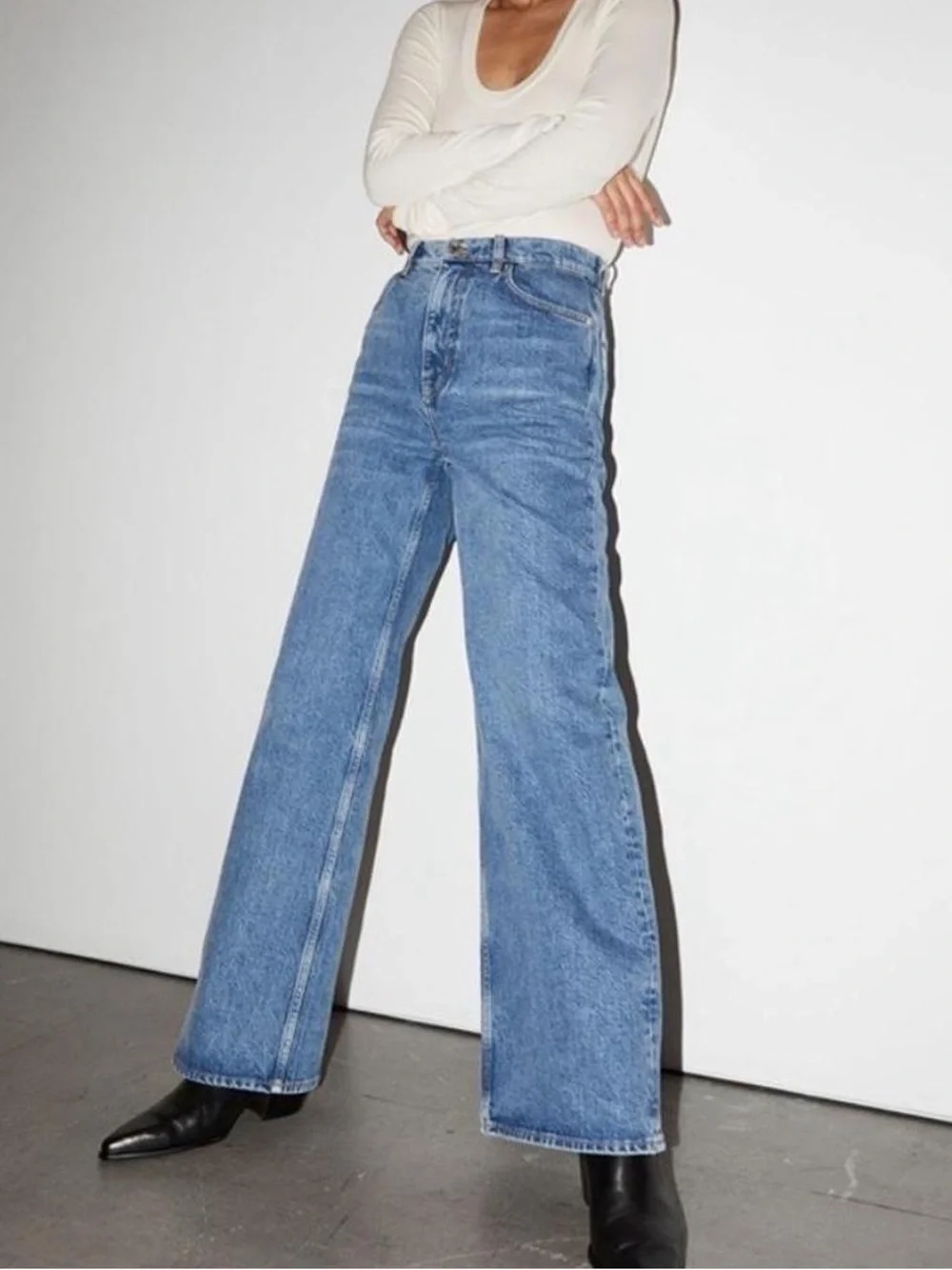 & Other Stories The Dear Cut 90s Wide Leg Jeans Medium Wash - Picture 1 of 5
